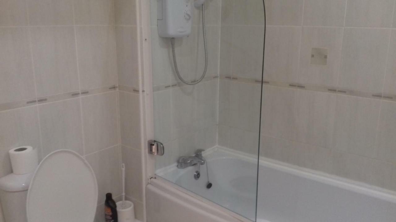 Double Room And Private Bath Neston Exteriör bild